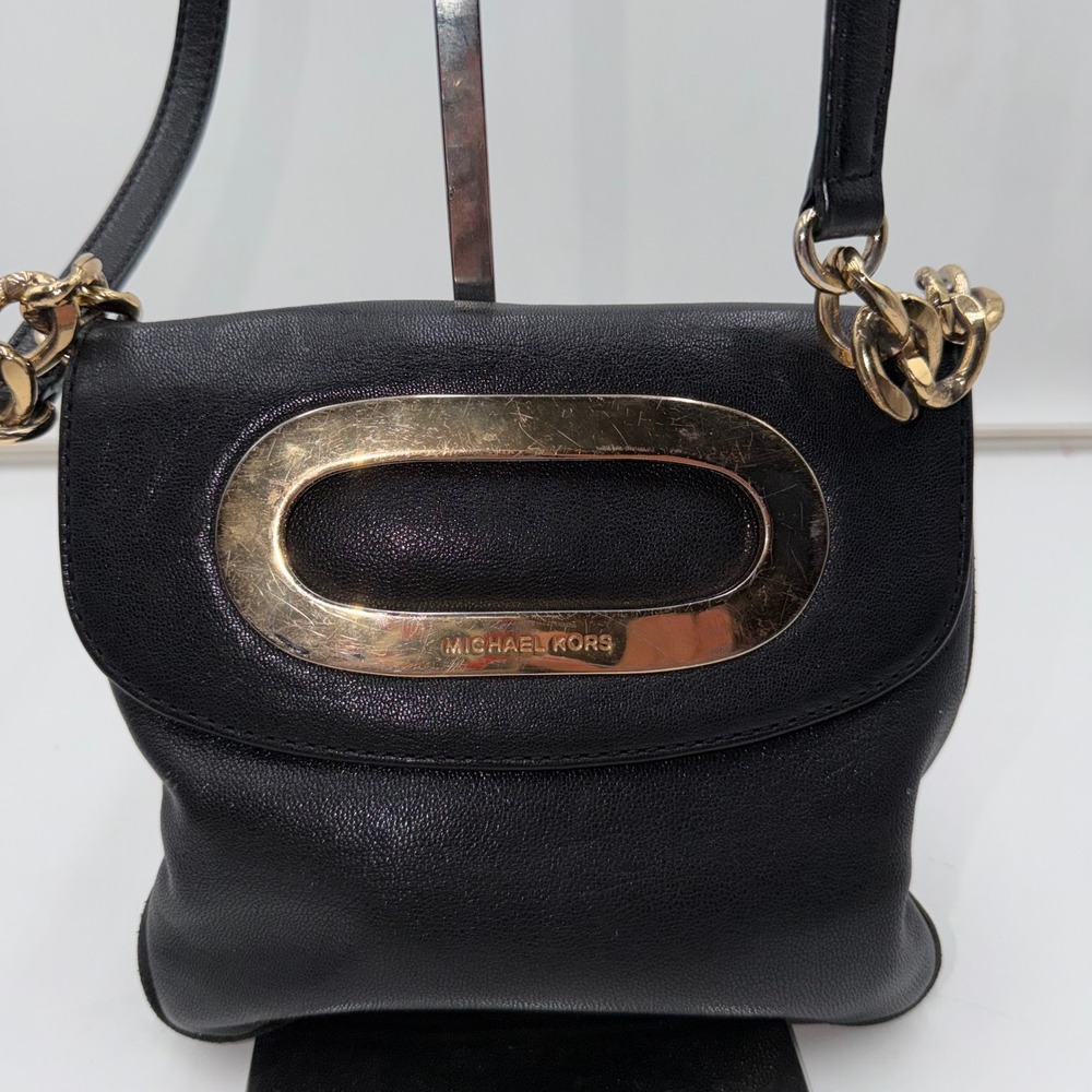 Michael Kors Black Leather Chain Shoulder Handbag Gold Oval Accent - Picture 2 of 8